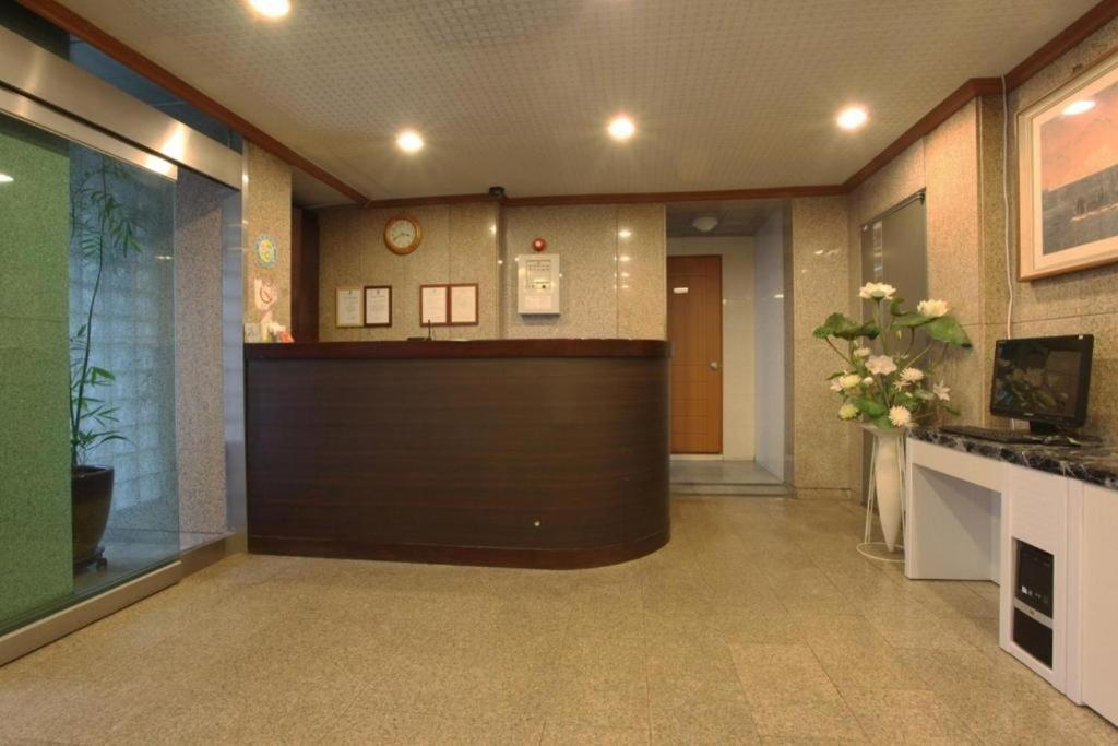 New World Hotel Yongsan Seoul Bagian luar foto