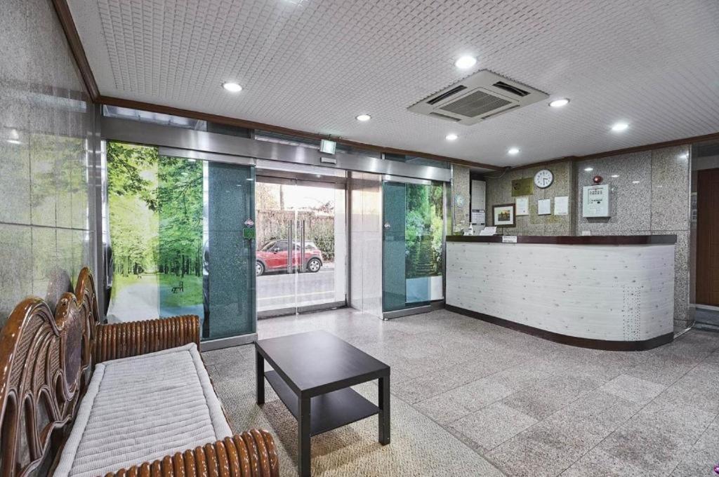 New World Hotel Yongsan Seoul Bagian luar foto